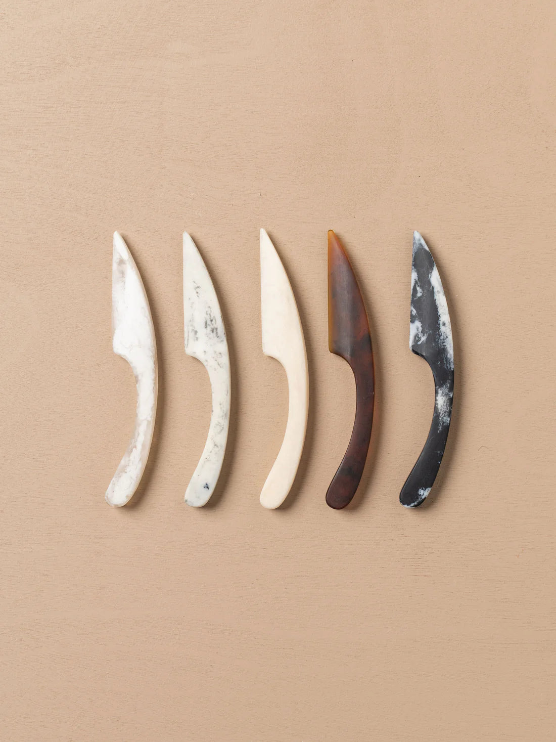 Saarde- Flow Cheese Knife